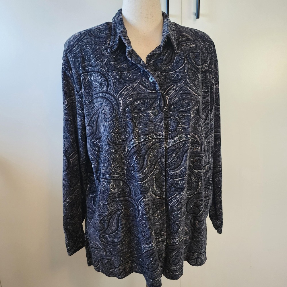 1X black button up long sleeve black paisley top, heavier weight blouse